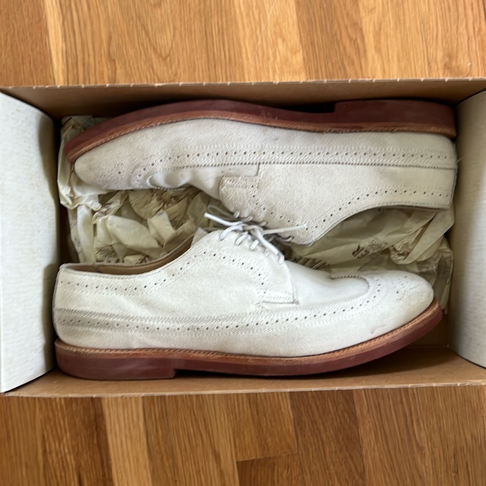 Size 11.5. Walk-Over Wingtip Classic White Suede.